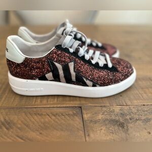 Like New LolaCruz Glitter Star Sneakers - Size 38